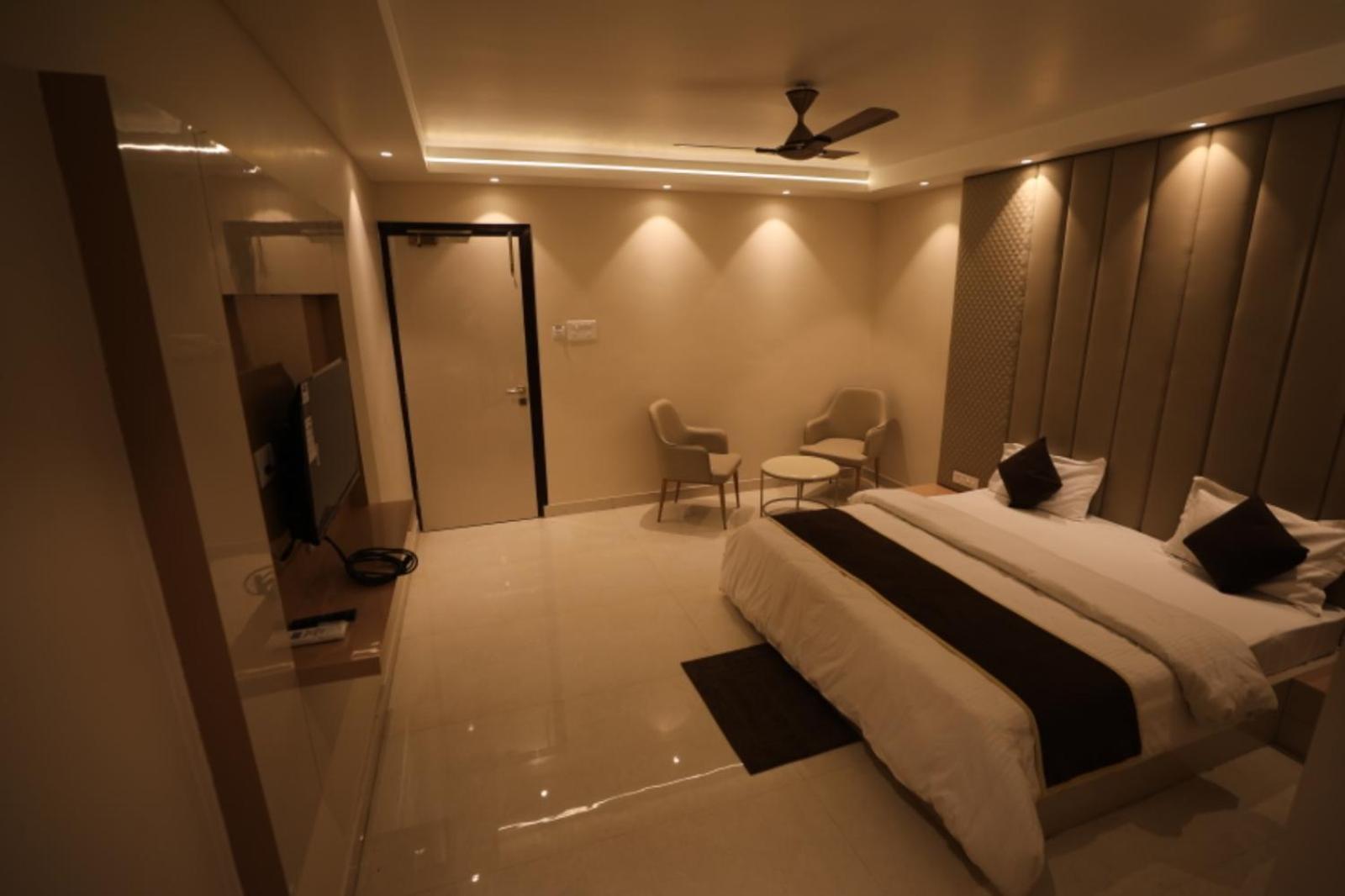Hotel Maya Crystal Juhi Bari ภายนอก รูปภาพ
